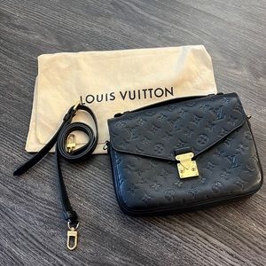 Louis Vuitton black pochette metis